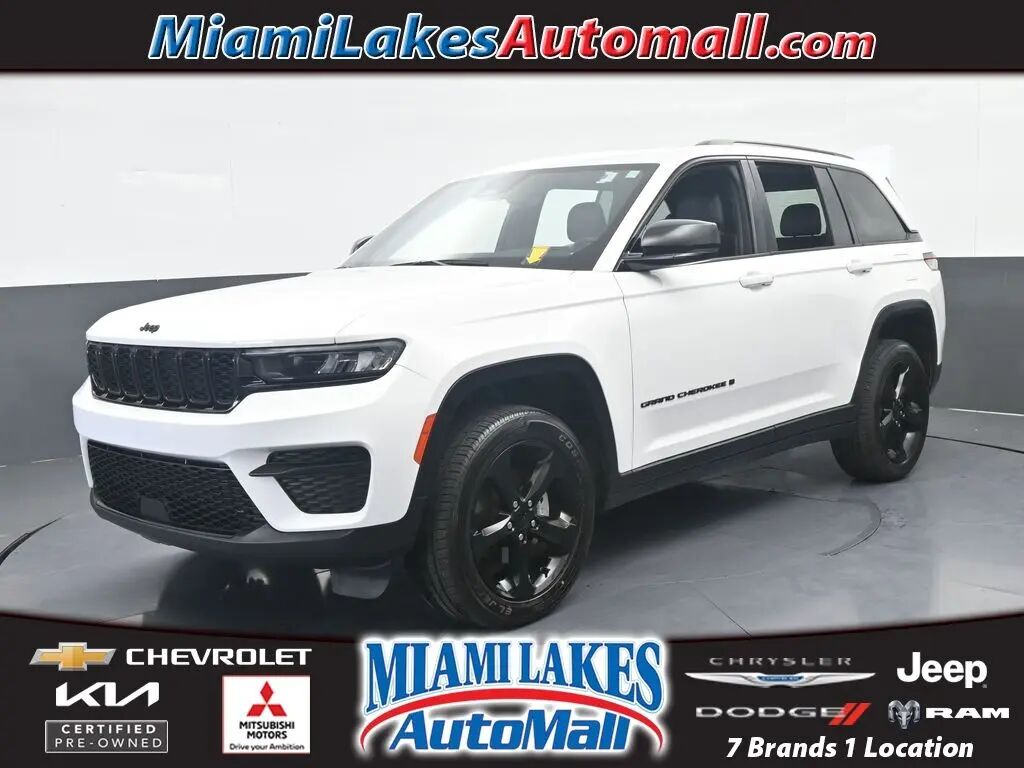 2023 Jeep Grand Cherokee Laredo X — photo 1 of 13