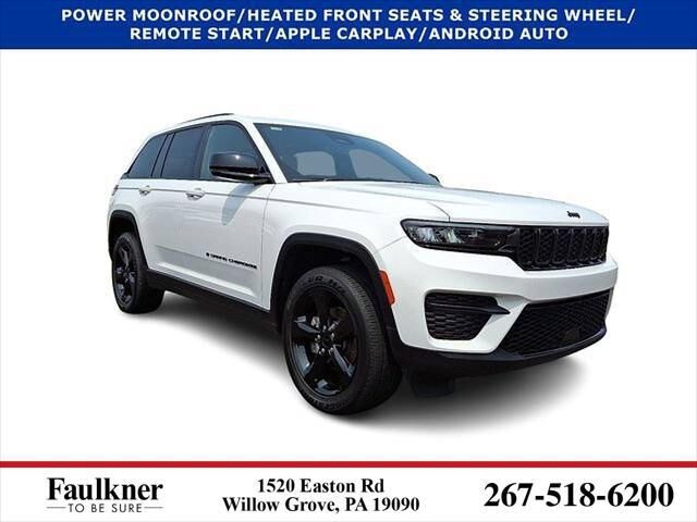 2023 Jeep Grand Cherokee Altitude — photo 1 of 1