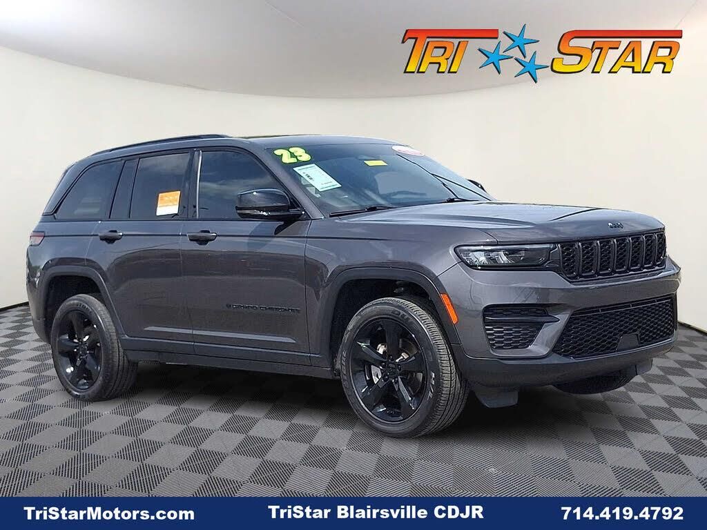 2023 Jeep Grand Cherokee Laredo — photo 1 of 1