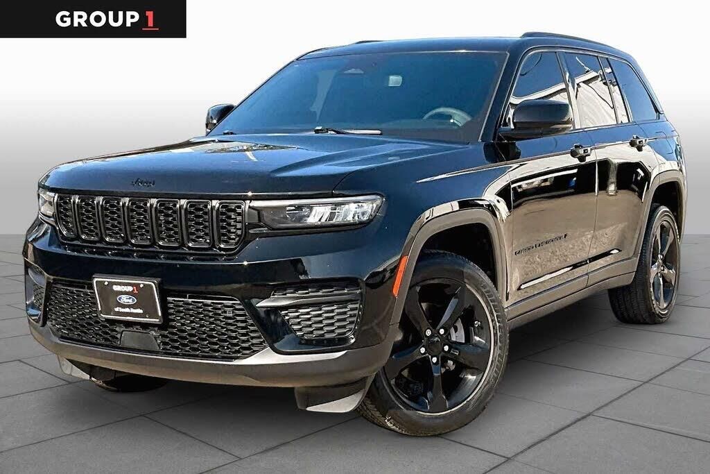 2024 Jeep Grand Cherokee Laredo — photo 1 of 1