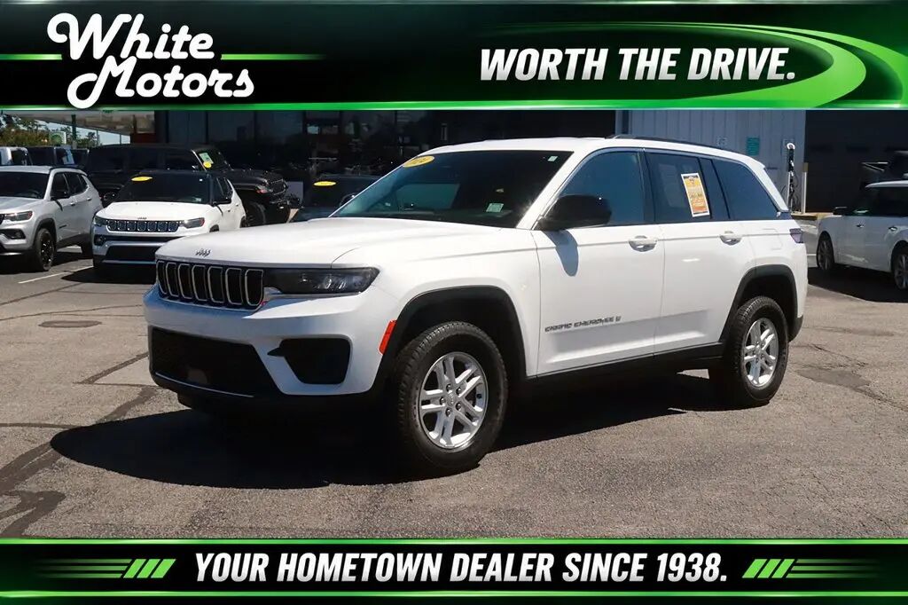 2024 Jeep Grand Cherokee Laredo — photo 1 of 13