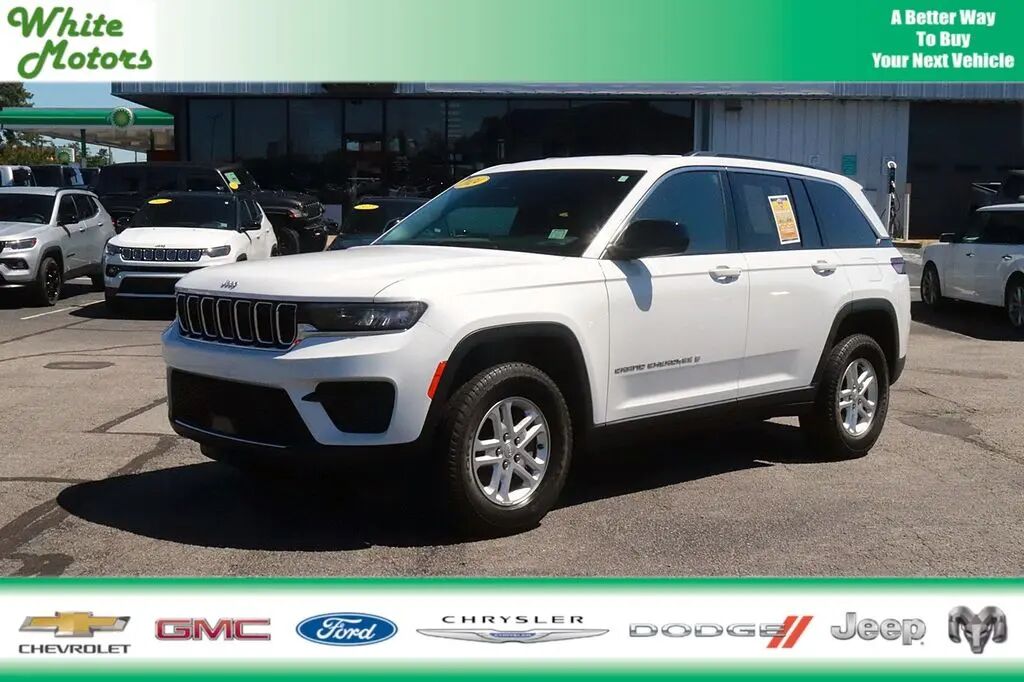 2024 Jeep Grand Cherokee Laredo — photo 1 of 13