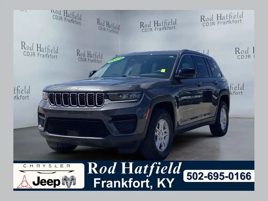 2024 Jeep Grand Cherokee Laredo — photo 1 of 13