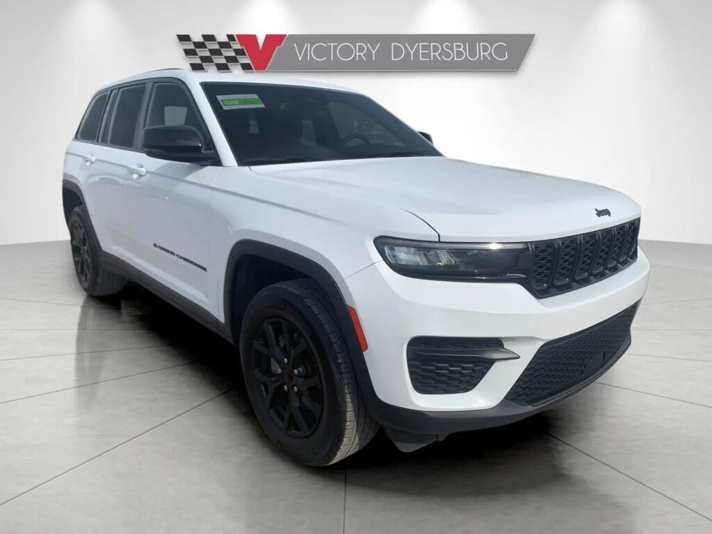 2025 Jeep Grand Cherokee Laredo — photo 1 of 13