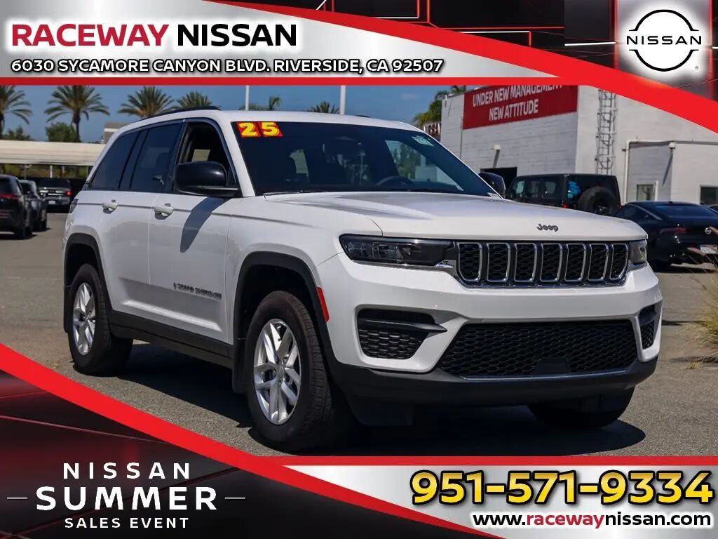 2025 Jeep Grand Cherokee Laredo — photo 1 of 14