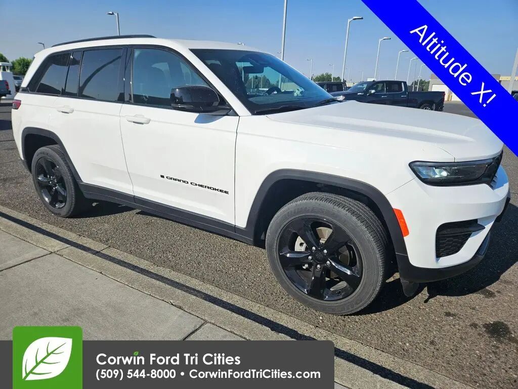 2025 Jeep Grand Cherokee Laredo — photo 1 of 39