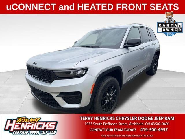 2025 Jeep Grand Cherokee Laredo — photo 1 of 24