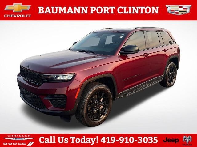 2024 Jeep Grand Cherokee Laredo — photo 1 of 13