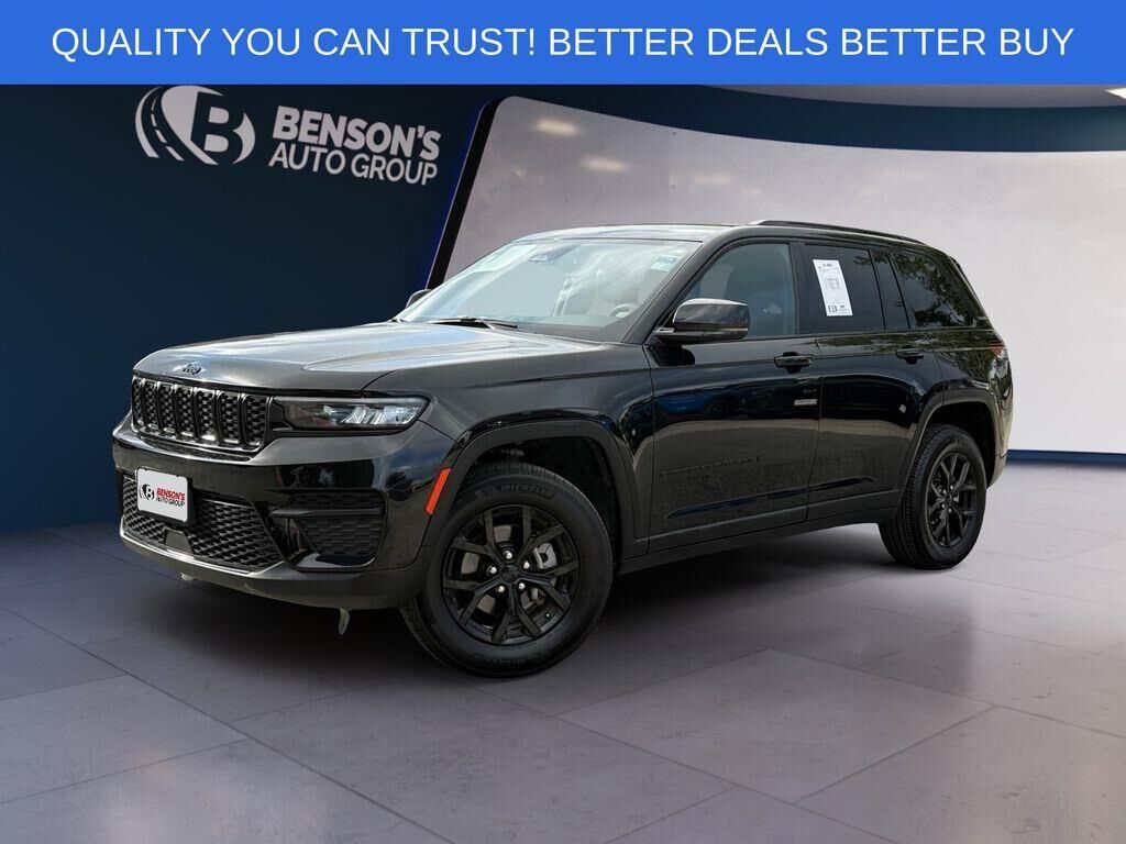 2025 Jeep Grand Cherokee Altitude — photo 1 of 13