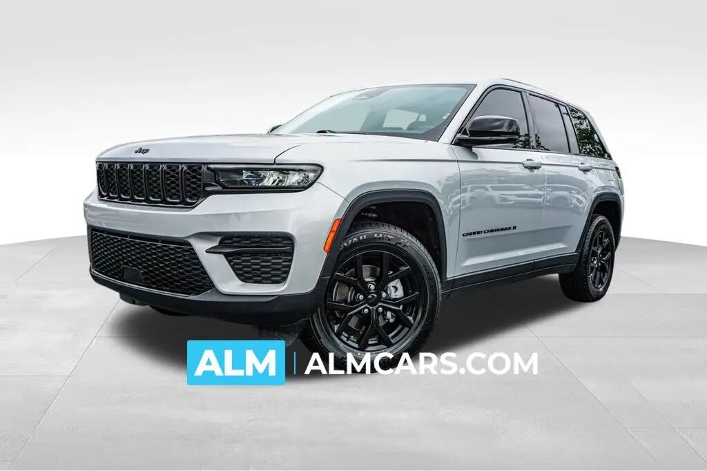 2025 Jeep Grand Cherokee Altitude — photo 1 of 21