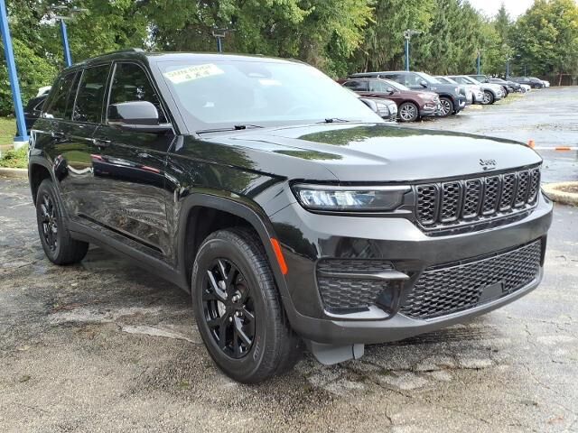2025 Jeep Grand Cherokee Laredo