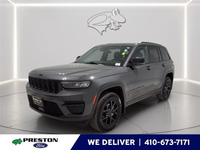 2025 Jeep Grand Cherokee Laredo