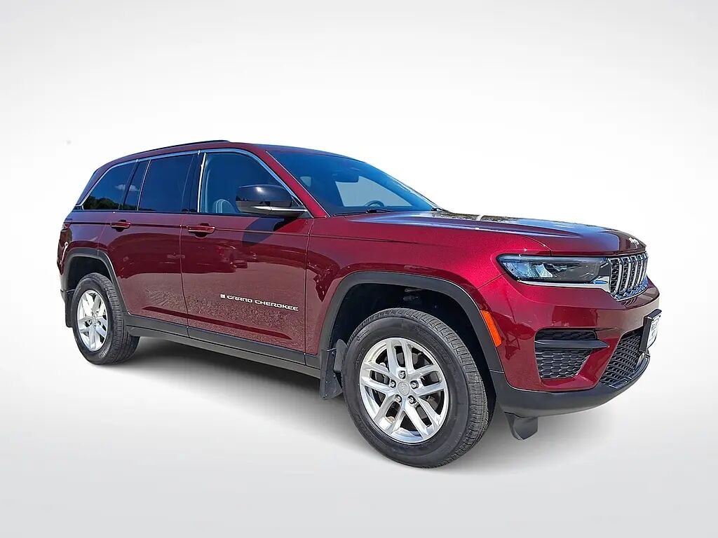 2025 Jeep Grand Cherokee Laredo — photo 1 of 13