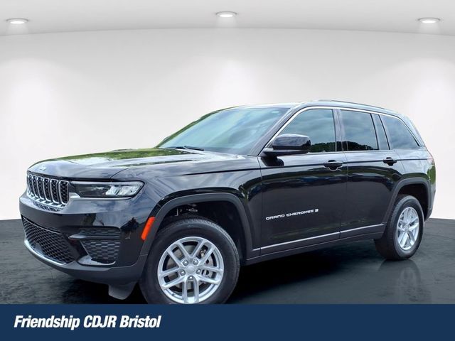 2026 Jeep Grand Cherokee Laredo — photo 1 of 1