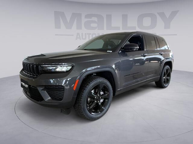 2023 Jeep Grand Cherokee Laredo — photo 1 of 27