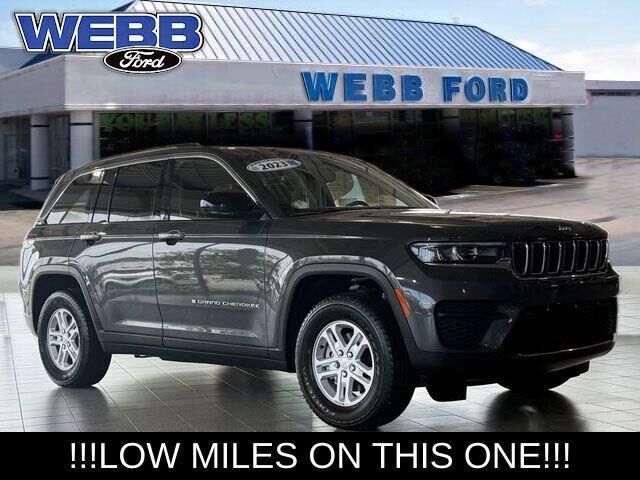 2023 Jeep Grand Cherokee Laredo — photo 1 of 26