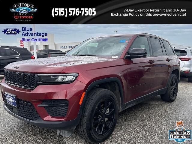 2024 Jeep Grand Cherokee Laredo — photo 1 of 7