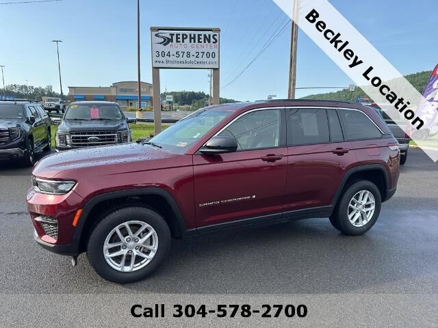 2024 Jeep Grand Cherokee Laredo — photo 1 of 26