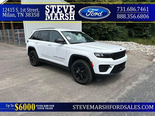 2025 Jeep Grand Cherokee Laredo — photo 1 of 25