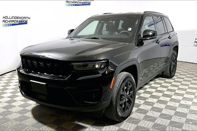 2025 Jeep Grand Cherokee Laredo
