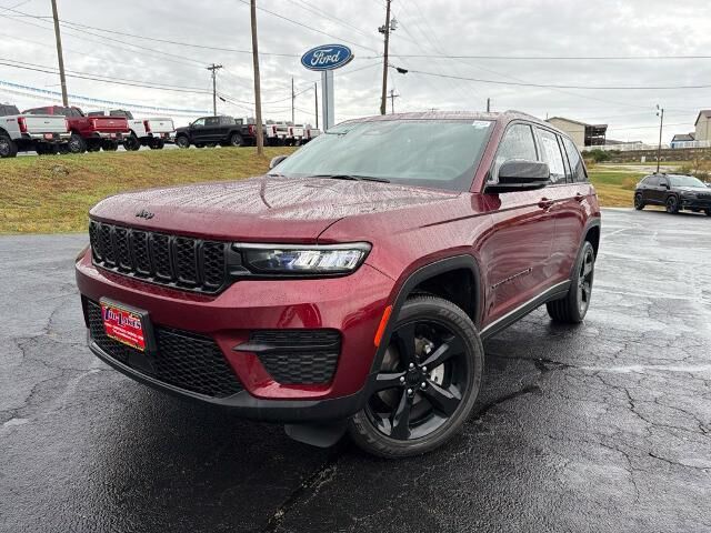 2025 Jeep Grand Cherokee Laredo