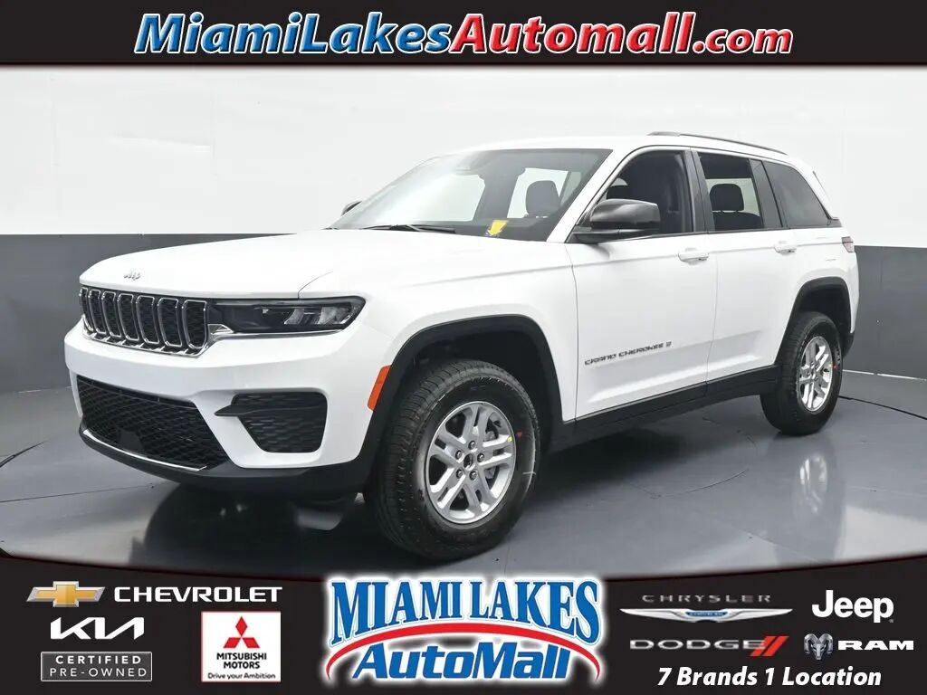 2025 Jeep Grand Cherokee Laredo — photo 1 of 5