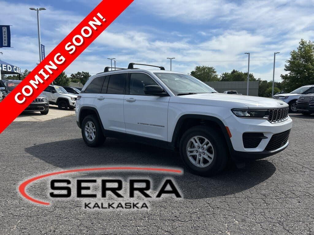2022 Jeep Grand Cherokee Laredo — photo 1 of 1