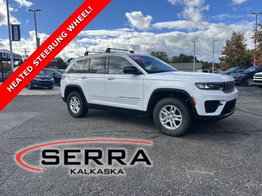 2022 Jeep Grand Cherokee Laredo — photo 1 of 1