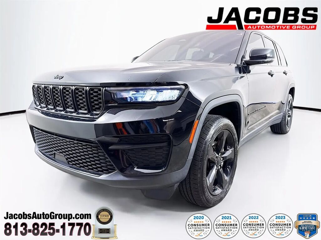 2023 Jeep Grand Cherokee Altitude — photo 1 of 9