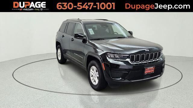 2023 Jeep Grand Cherokee Laredo — photo 1 of 13