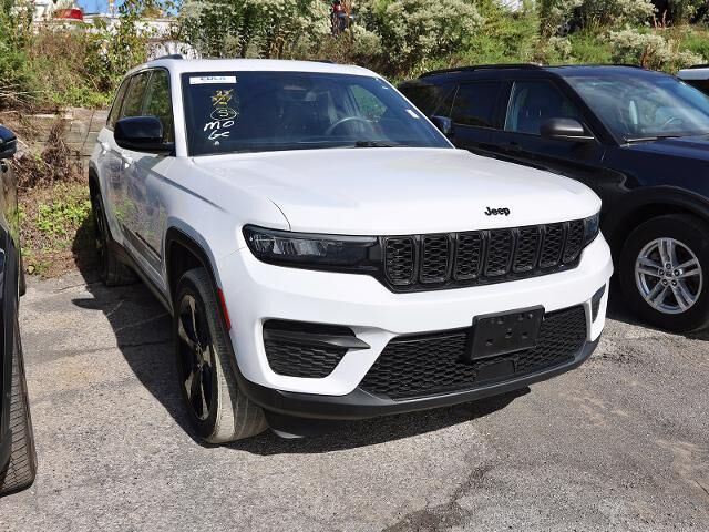 2023 Jeep Grand Cherokee Laredo