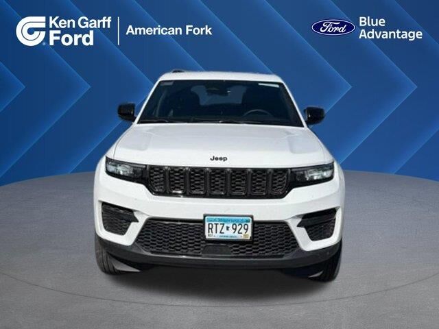 2025 Jeep Grand Cherokee Laredo — photo 1 of 13