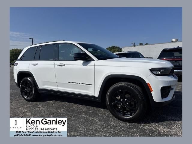 2025 Jeep Grand Cherokee Laredo — photo 1 of 13