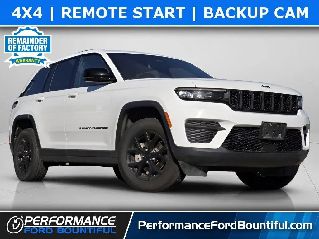 2024 Jeep Grand Cherokee Laredo — photo 1 of 17