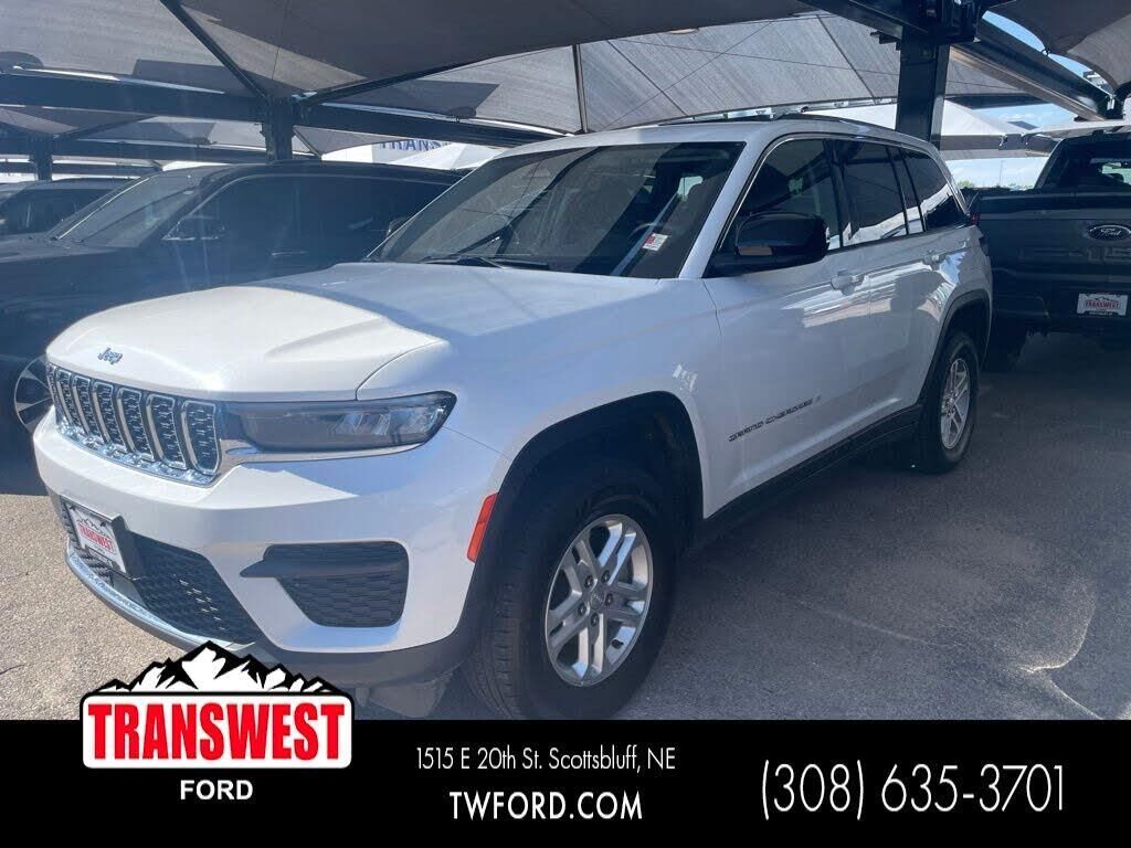 2024 Jeep Grand Cherokee Laredo — photo 1 of 1