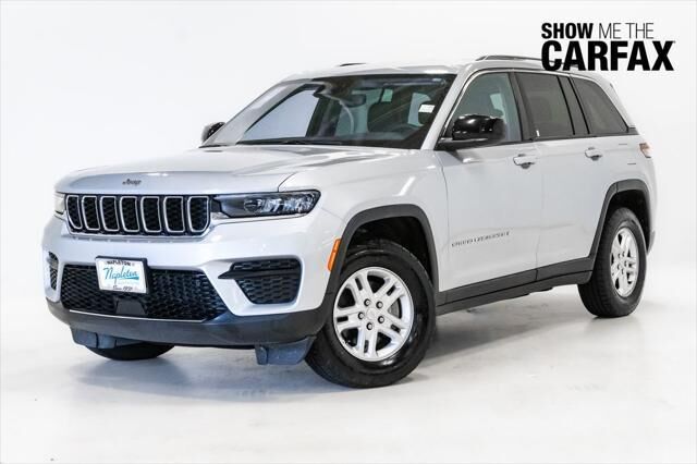 2024 Jeep Grand Cherokee Laredo — photo 1 of 22