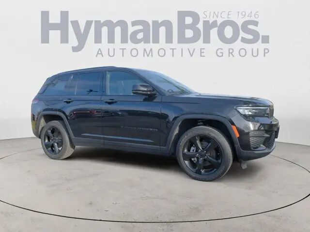 2023 Jeep Grand Cherokee Altitude — photo 1 of 13