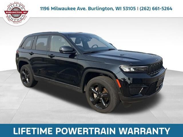 2023 Jeep Grand Cherokee Laredo — photo 1 of 38