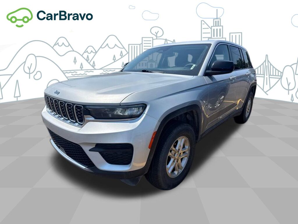 2023 Jeep Grand Cherokee Laredo — photo 1 of 6