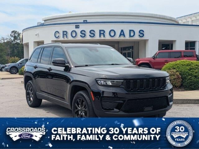 2024 Jeep Grand Cherokee Laredo — photo 1 of 27