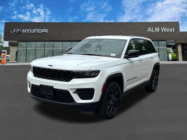 2025 Jeep Grand Cherokee Altitude — photo 1 of 26