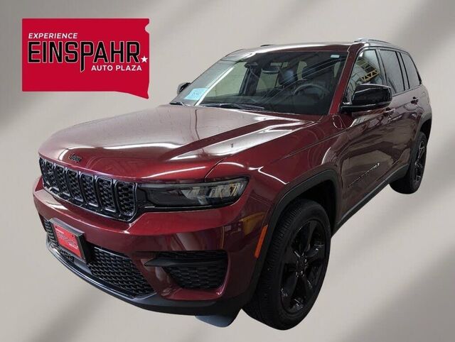 2023 Jeep Grand Cherokee Laredo — photo 1 of 1