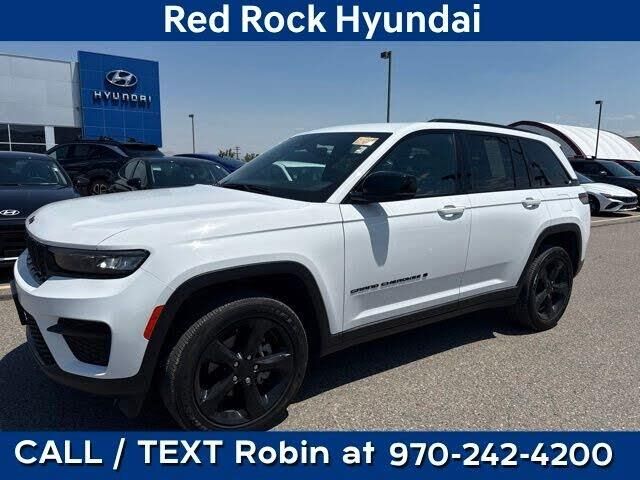 2023 Jeep Grand Cherokee Altitude — photo 1 of 1
