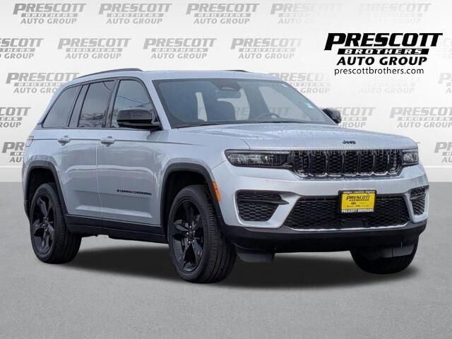 2024 Jeep Grand Cherokee Laredo — photo 1 of 26