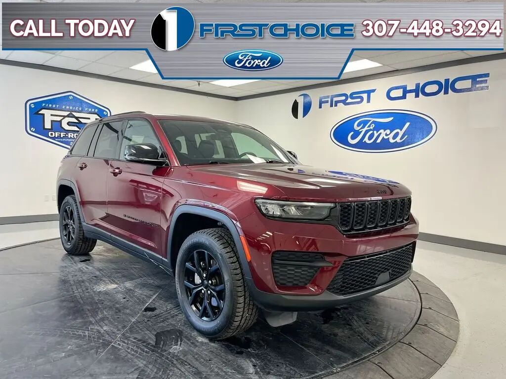 2025 Jeep Grand Cherokee Laredo — photo 1 of 13
