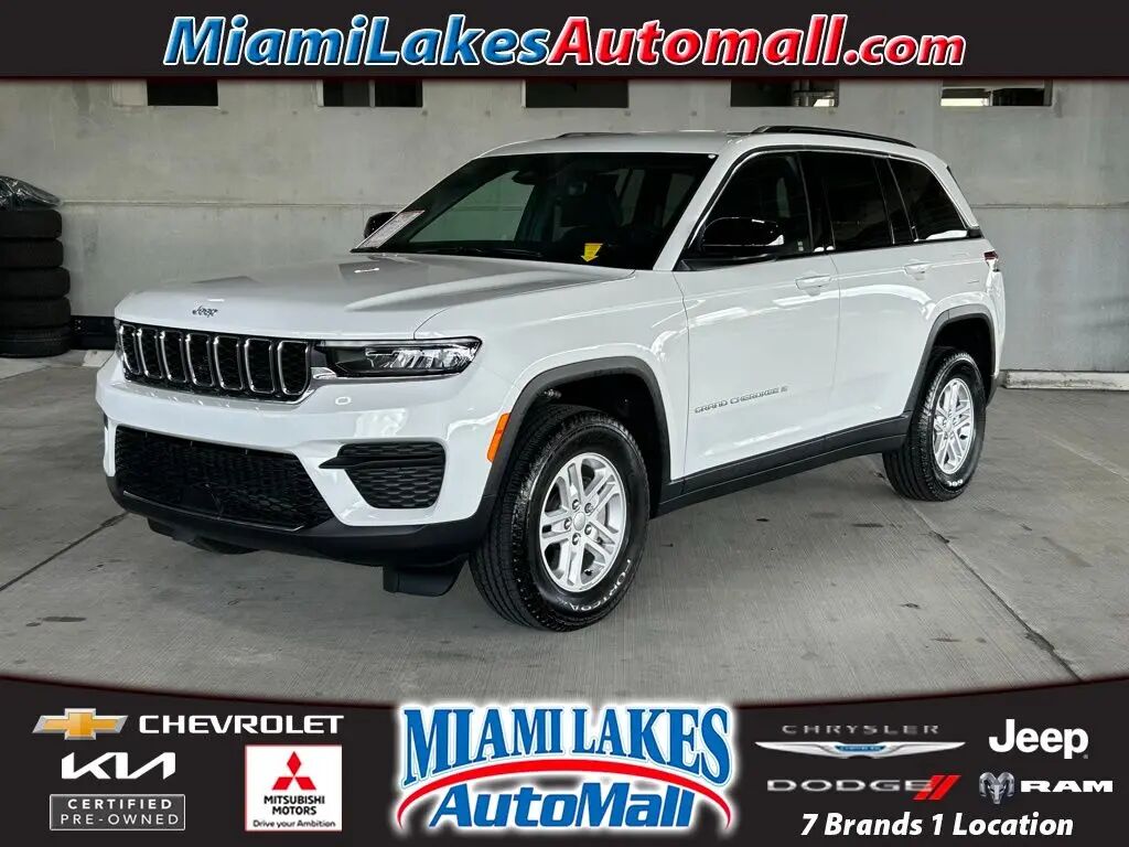2025 Jeep Grand Cherokee Laredo — photo 1 of 13