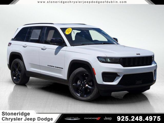 2023 Jeep Grand Cherokee Altitude — photo 1 of 1