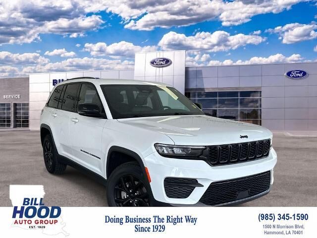 2025 Jeep Grand Cherokee Laredo — photo 1 of 13