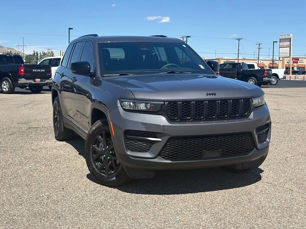 2025 Jeep Grand Cherokee Altitude X — photo 1 of 26