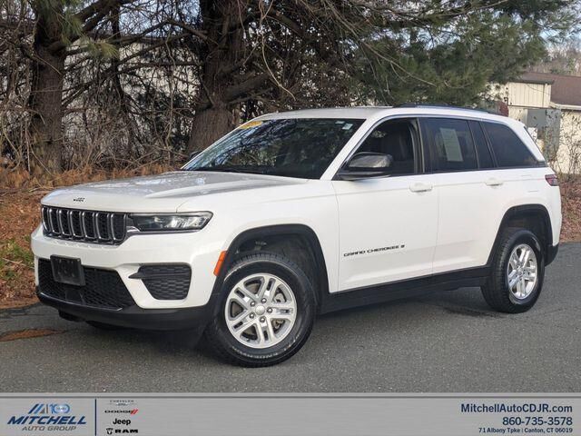 2023 Jeep Grand Cherokee Laredo — photo 1 of 13